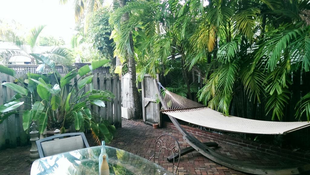 Frances Street Bottle Inn Key West Exterior photo