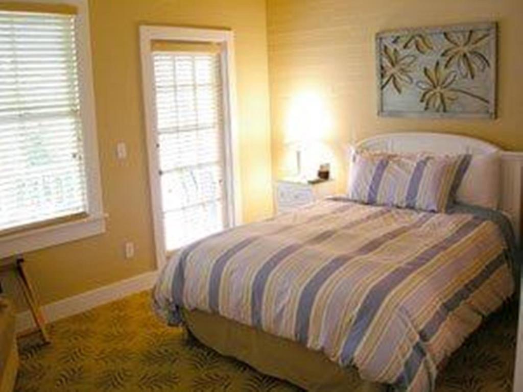Frances Street Bottle Inn Key West Room photo