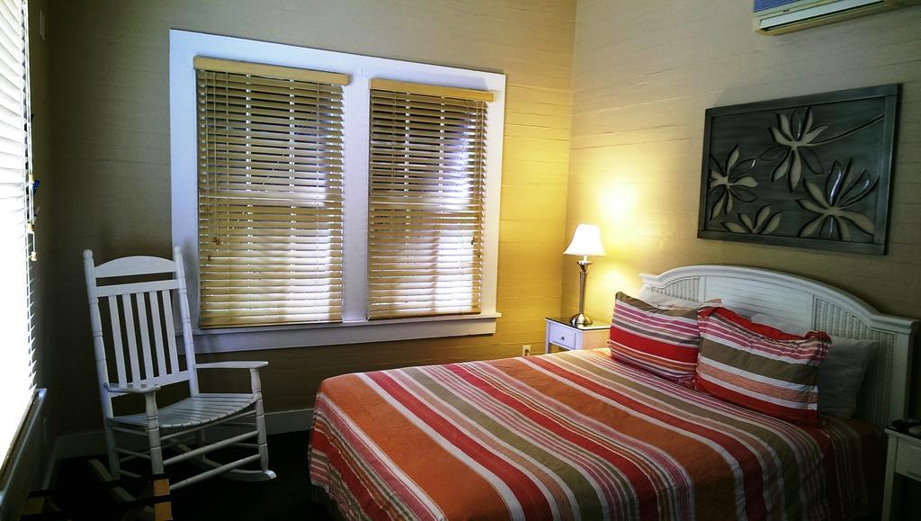 Frances Street Bottle Inn Key West Room photo